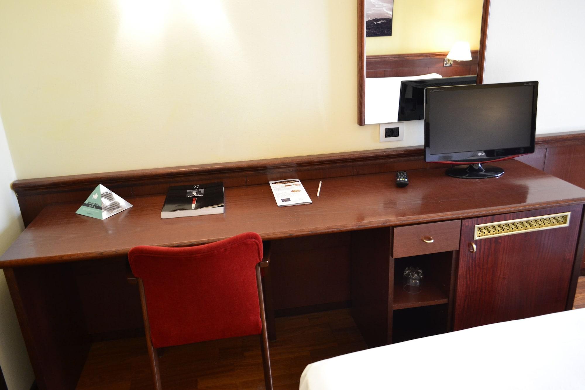 Hotel Alda El Suizo Ферол Екстериор снимка